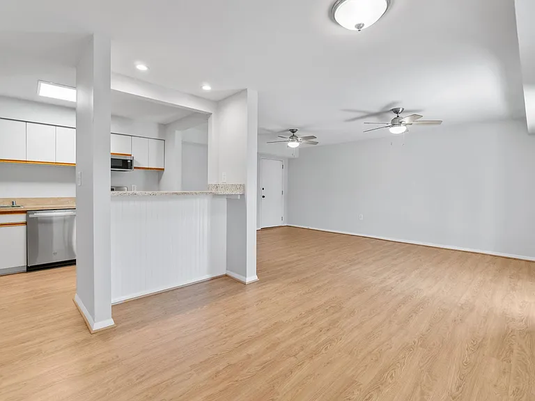 208 Victor Pkwy #A — Photo 8