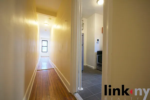 Rented by Link NY Realty | media 29