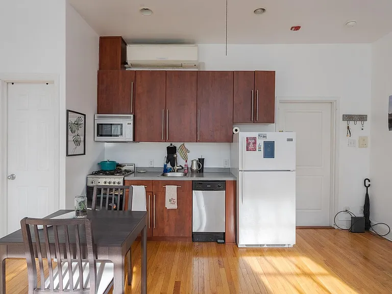 711 Walnut St — Photo 7
