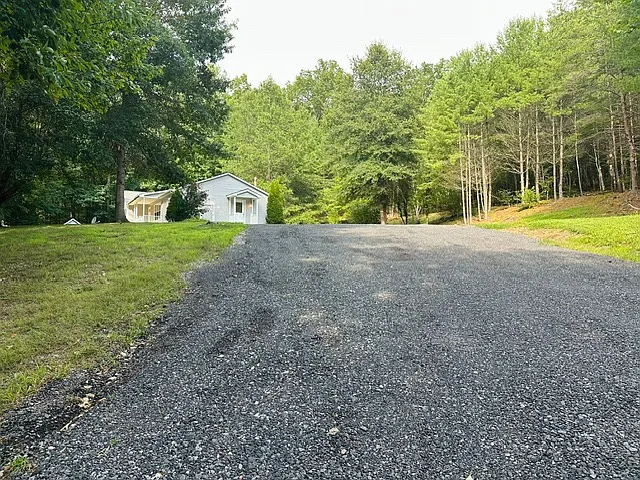 1304 Jollett Rd — Photo 7