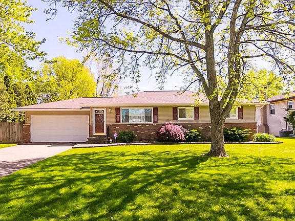 4th image of 4064 Hilltop Dr