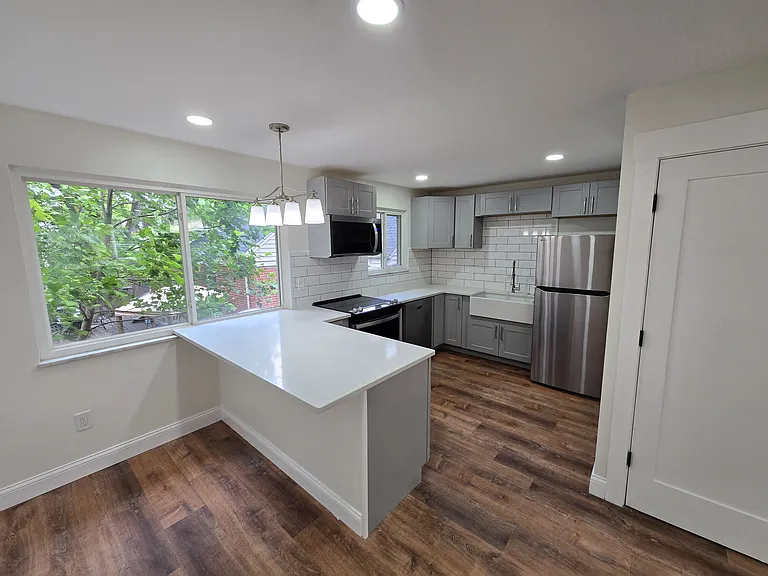 6305 Englewood Ave #2 — Photo 11
