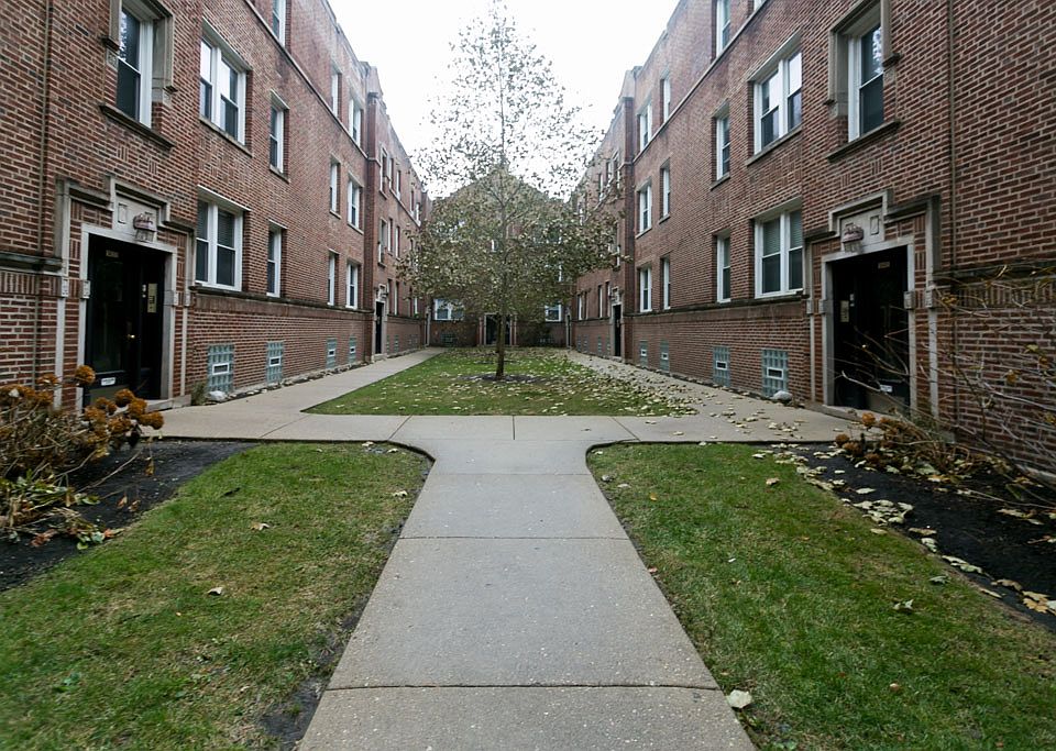 1st image of 1443 W Lunt Ave APT 2S