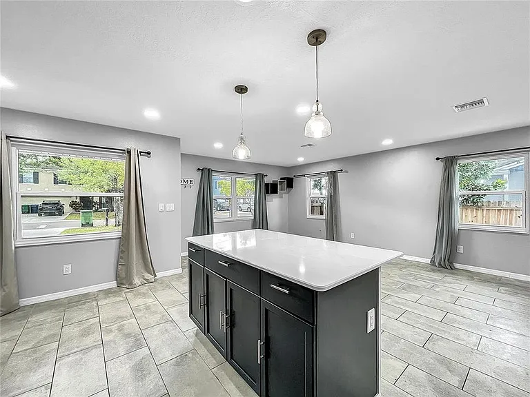 6809 S Himes Ave — Photo 11