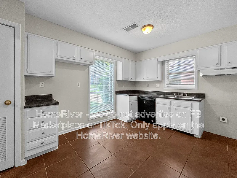 3 bed, 2.0 bath, 1692 sqft, $1,525 — Photo 1