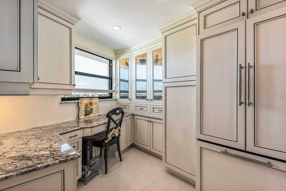 2 bed, 2.0 bath, 1337 sqft, $6,000 — Photo 3