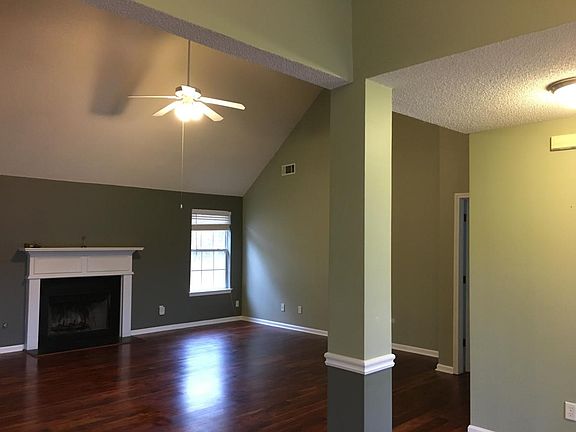 3rd image of 229 Ermines Way