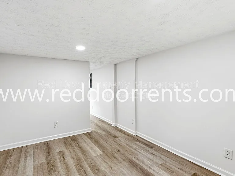 389 N Main St #F — Photo 8