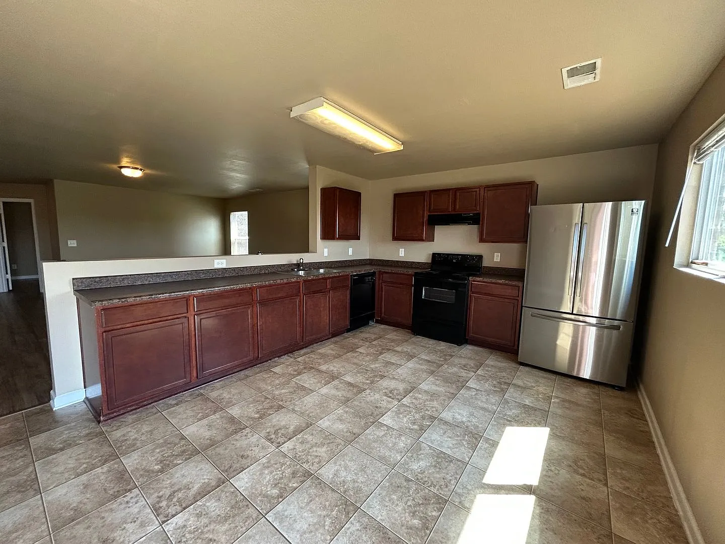 Beautiful 3-Bedroom Home Near Redstone Arsenal & Shopping — Photo 3