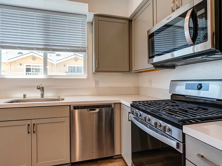 1276 E Santa Clara St — Photo 7