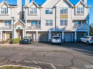 27 Edinburgh Ct, Edison, NJ 08820