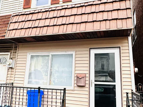 13 N 2nd St, Saint Clair, PA 17970