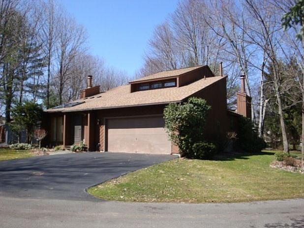 1st image of 3139 Hidden Lake Dr