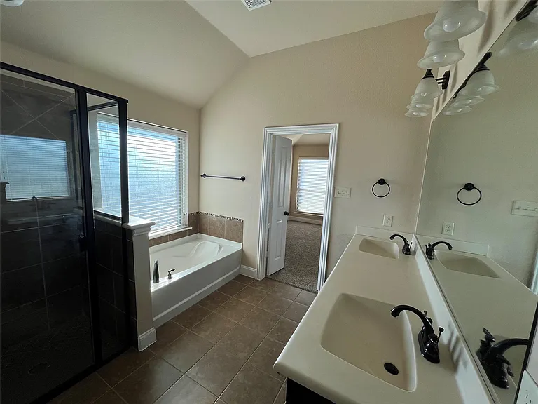 3826 Hyde Park Dr — Photo 31
