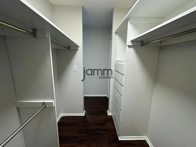 5250 Mills Creek Ln — Photo 22