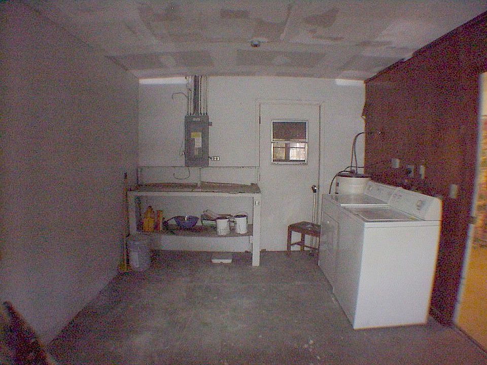 GARAGE w/WASHER & DRYER