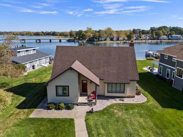 15770 Connelly Ave, Spring Lake, MI 49456