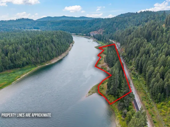 31 Nka Highway Hwy, Metaline, WA 99152