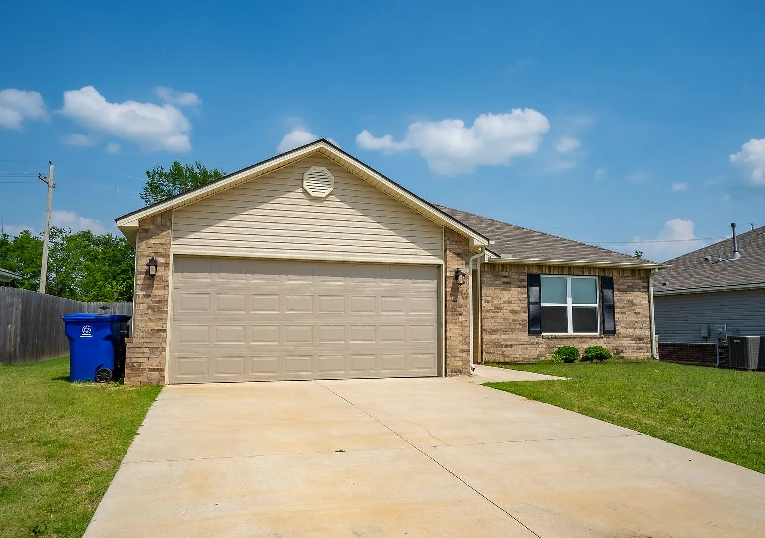 3 Bed | 2 Bath in Broken Arrow! — Photo 2