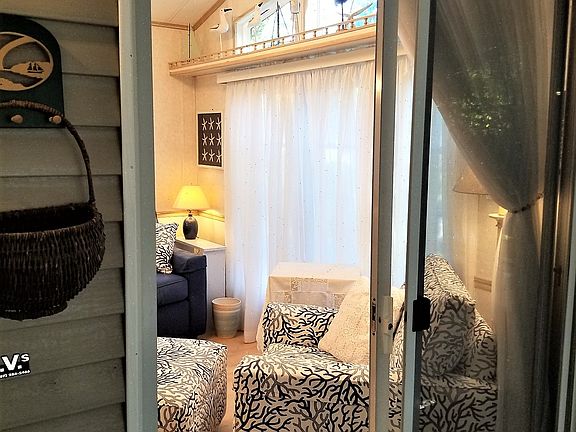 Gorgeous Brand New Furniture