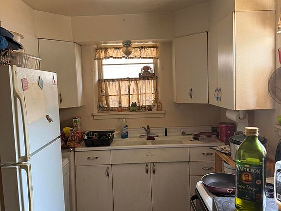 5th image of 218 E Idaho Ave