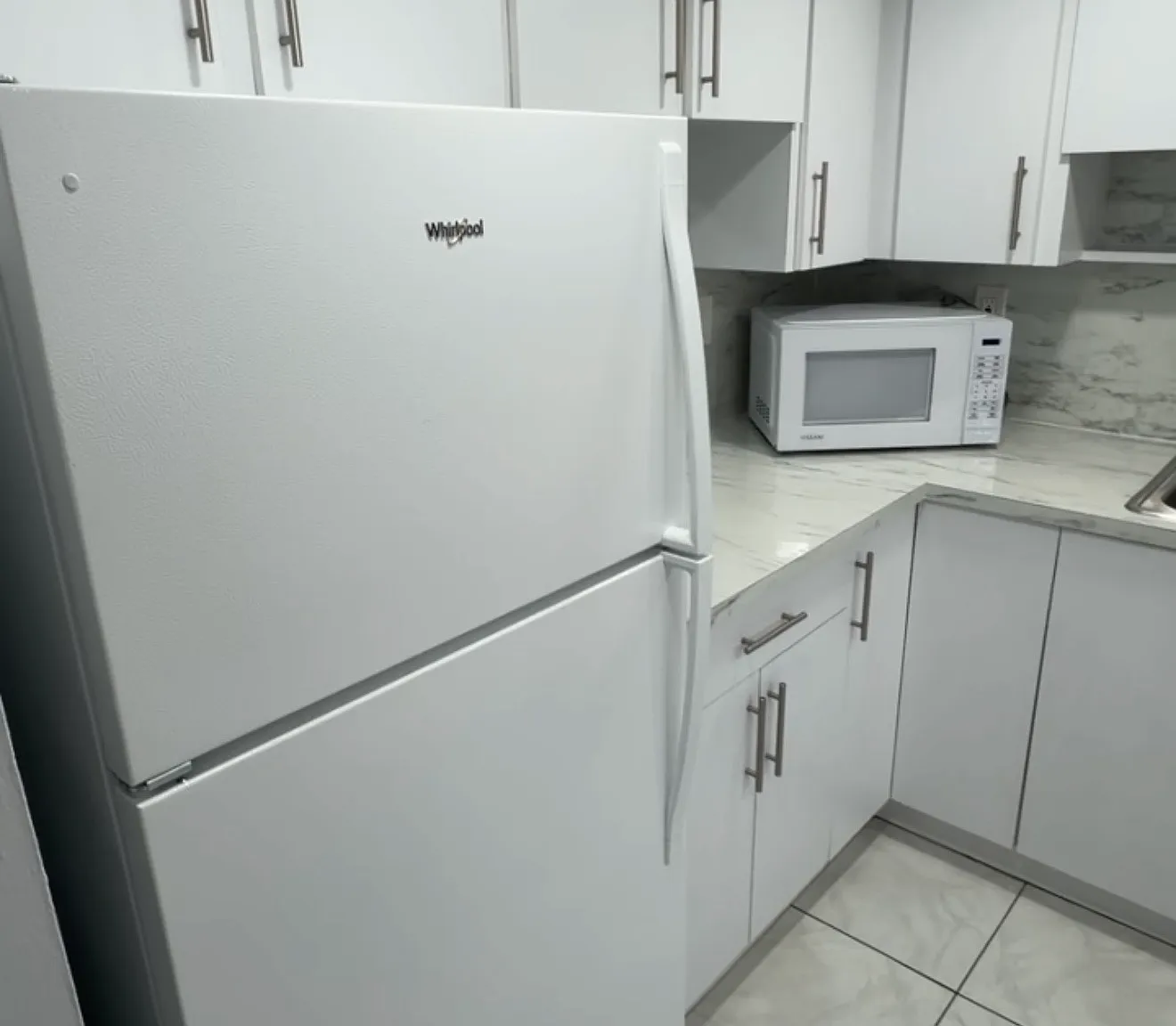 2 bed, 956 sqft, $2,200 — Photo 2