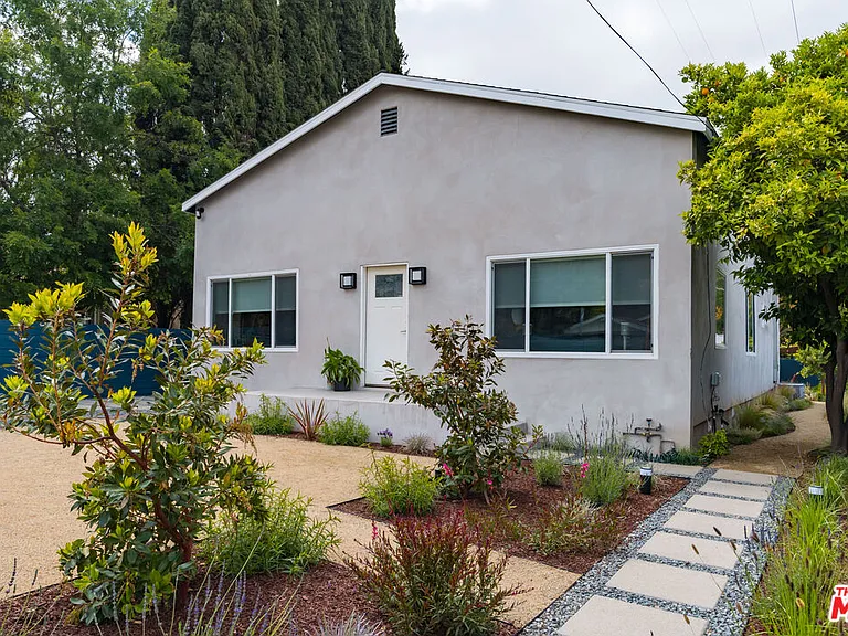1460 Yosemite Dr — Photo 1