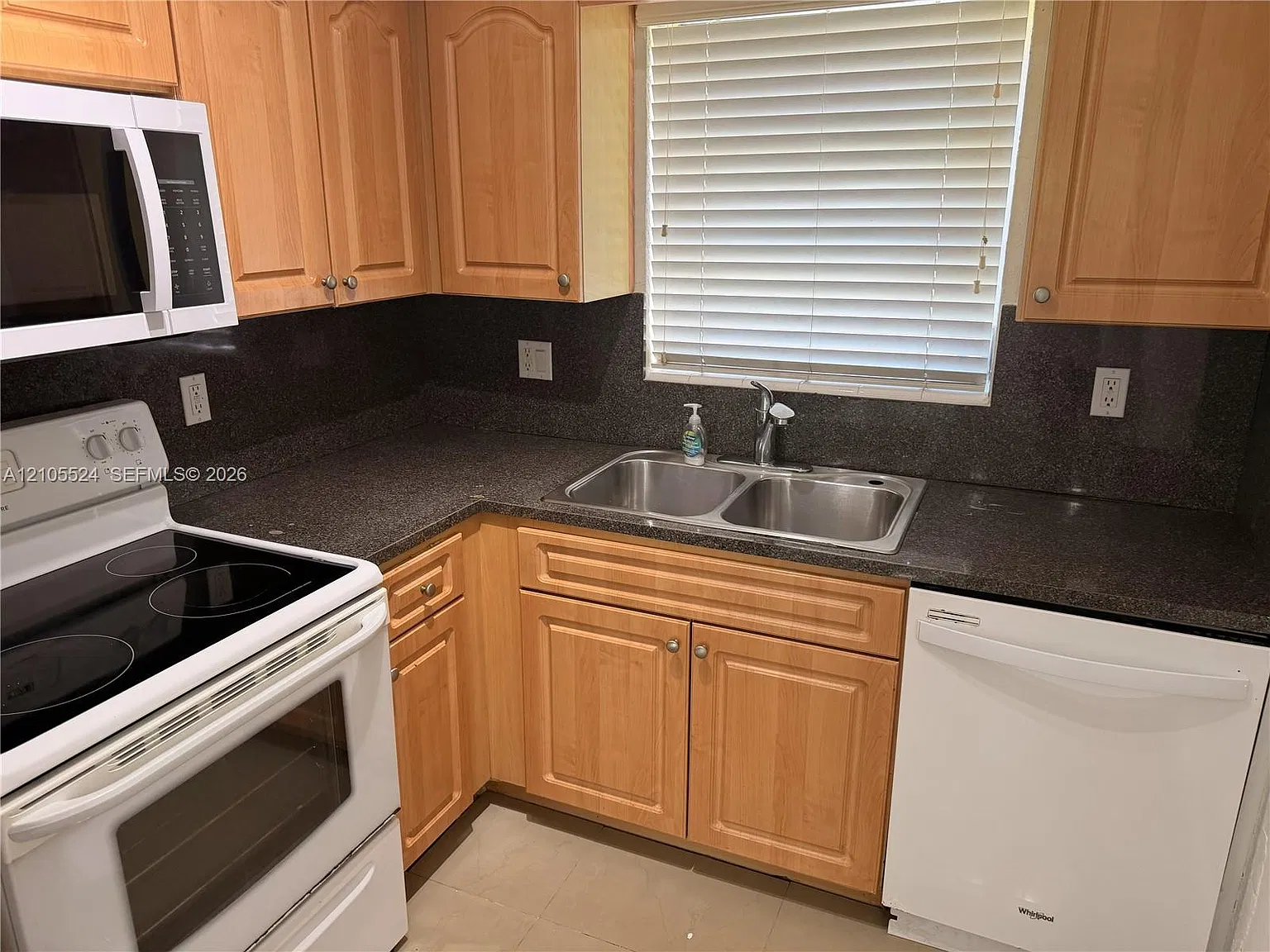 Village At Dadeland Condo — Photo 2