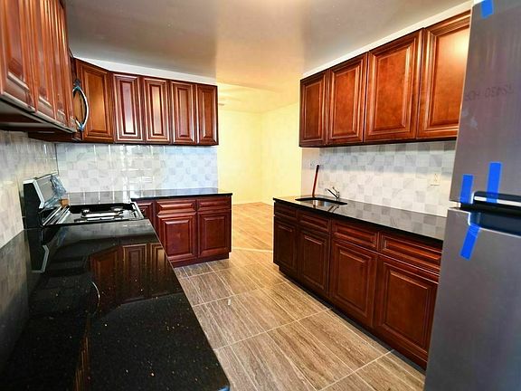 2nd image of 920 4th Ave #4