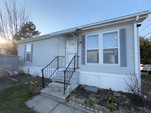 16 Mobile Home Way, Springfield, MA 01119