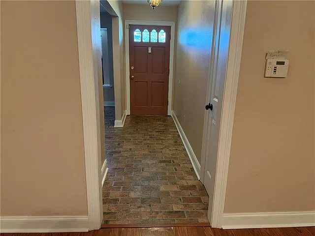 4 bed, 2.0 bath, 1800 sqft, $1,800 — Photo 2