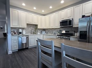 7626 W 63rd Pl, Summit, IL 60501