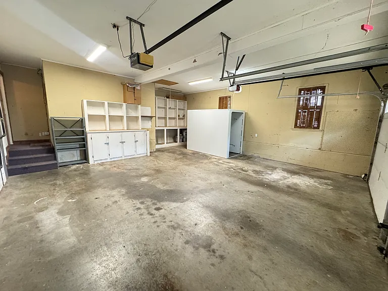 425 E Seneca St — Photo 25