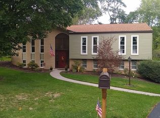 3890 Dolphin Dr, Allison Park, PA 15101