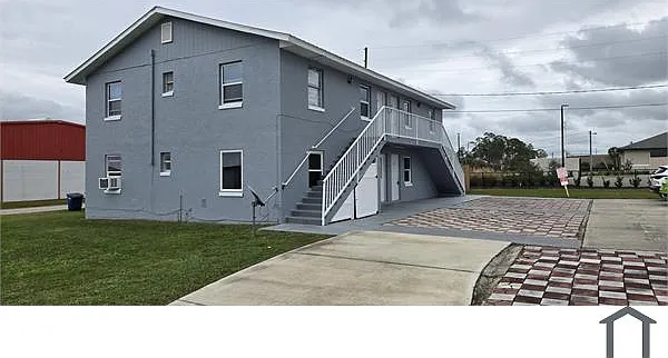 4131 Commercial Dr — Photo 3