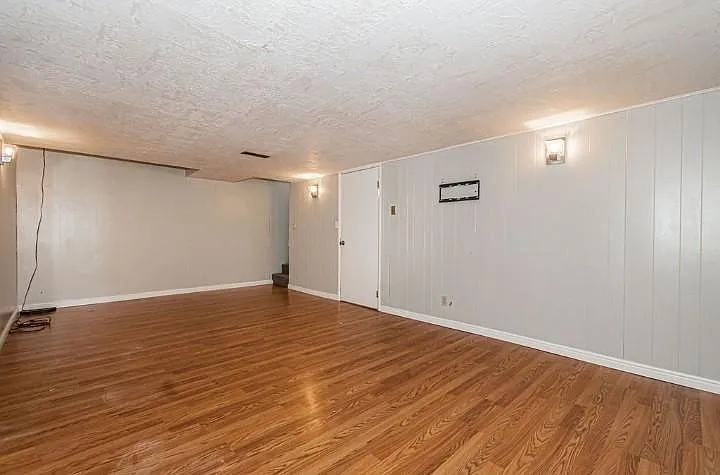 1501 Austin Ave — Photo 15