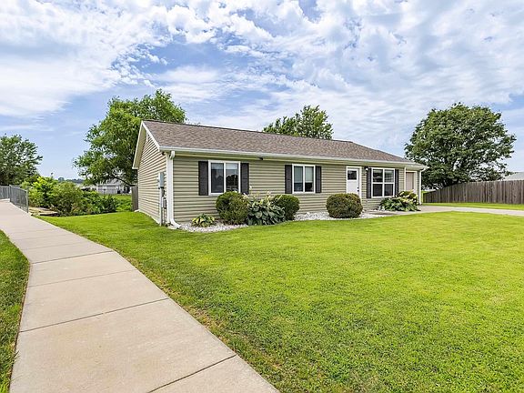 2nd image of 2601 Brookpointe Cir
