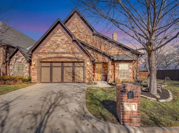 223 Wood St #501, Grapevine, TX 76051