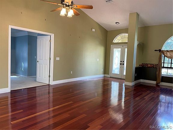 3rd image of 186 Cypress Blvd E
