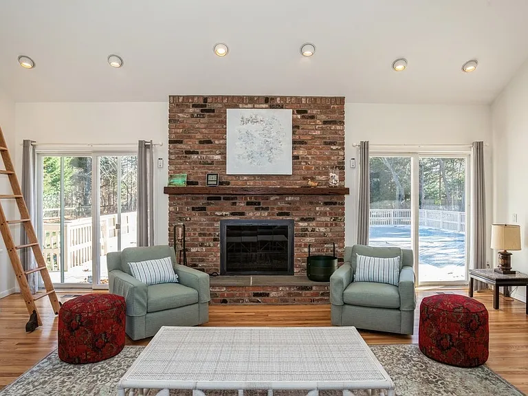 70 Jagger Ln — Photo 4
