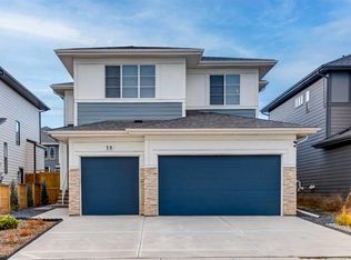 18 E South Shore Bay, Chestermere, AB T1X 0B4