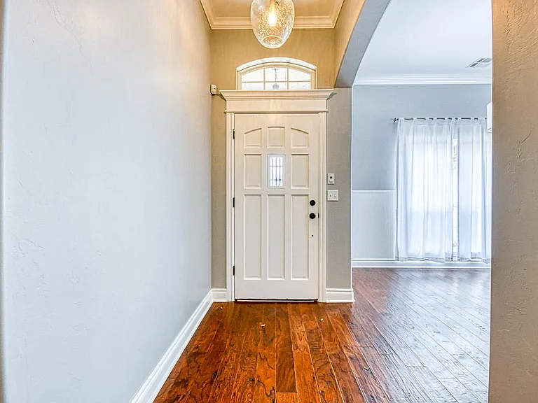 19208 Greenery Ln — Photo 3
