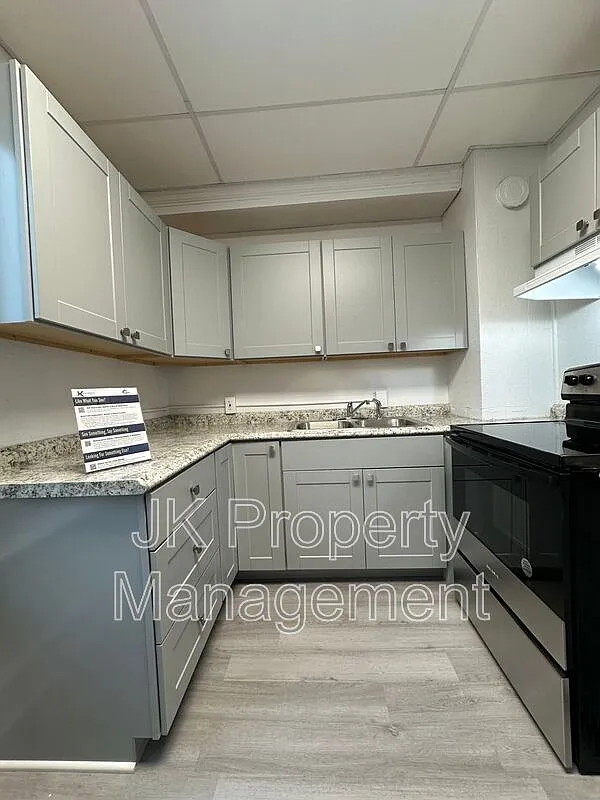 3 bed, 1.0 bath, 1200 sqft, $1,250 — Photo 3