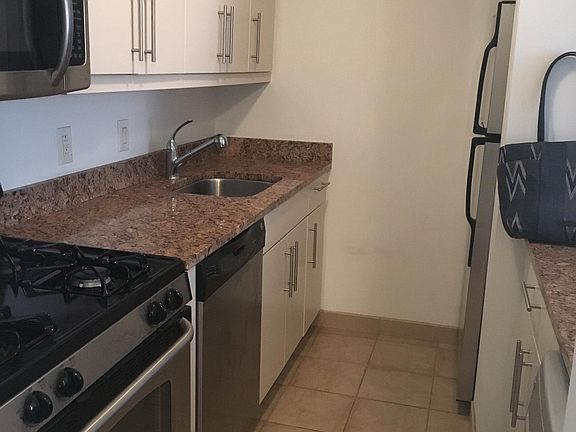 5th image of 219 S 18th St #1223