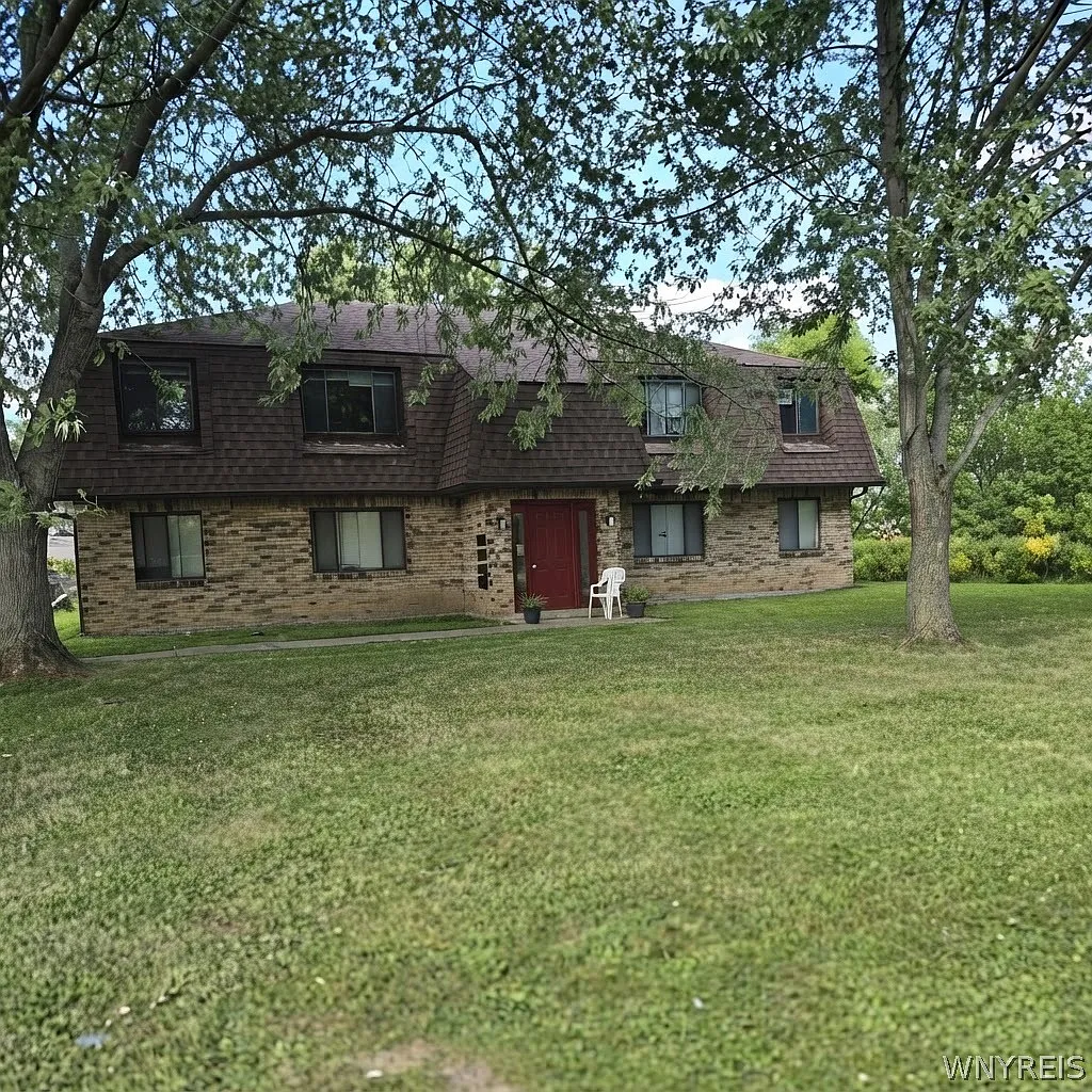 3 bed, 1.0 bath, 4998 sqft, $1,500 — Photo 1