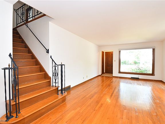 4th image of 19800 Edgecliff Dr
