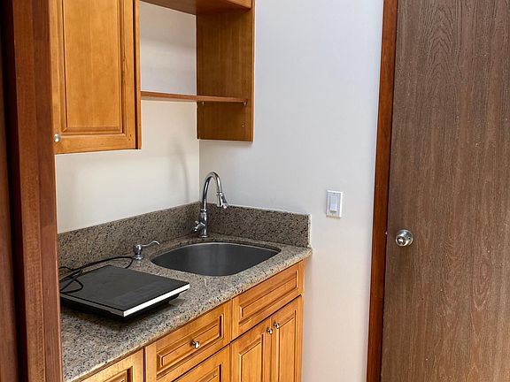 5th image of 22254 Leadwell St