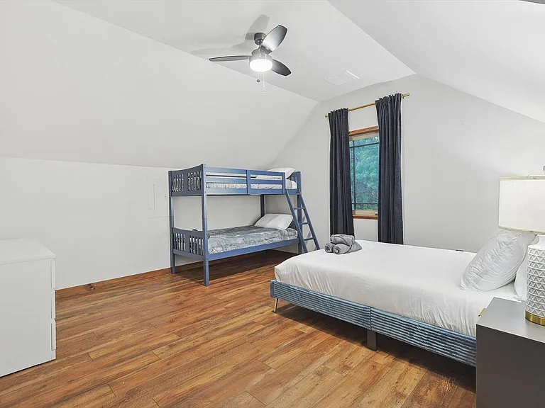 15305 Plum Ln — Photo 27