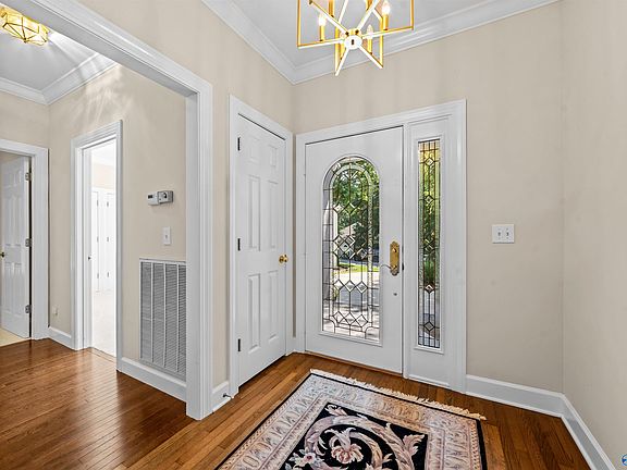 3rd image of 21 Ridgewood Cir