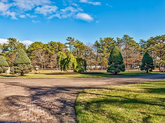 4th image of 11 Whippoorwill Ln